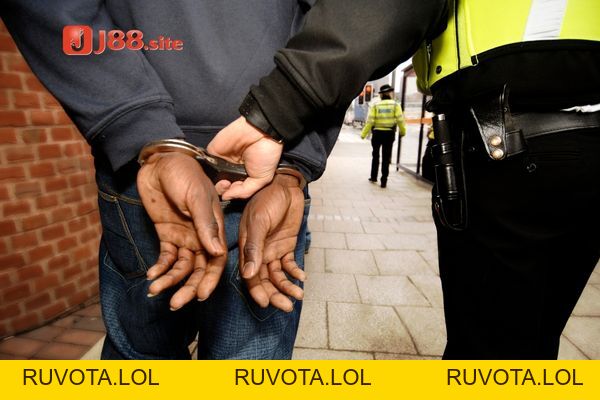 Nằm mơ thấy công an là điềm báo gì? Nên đánh con mấy? - RUVOTA.LOL