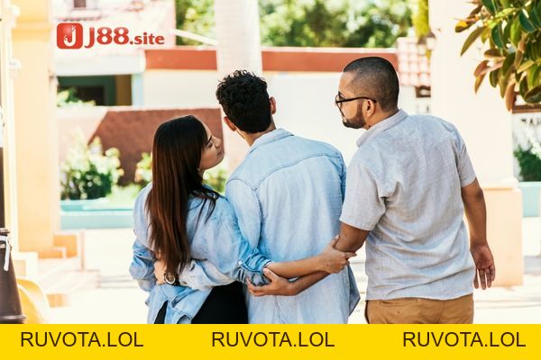 Nằm mơ thấy mình ngoại tình là điềm báo gì? Giải mã giấc mơ - RUVOTA.LOL Nằm mơ thấy mình ngoại tình là điềm báo gì? Giải mã giấc mơ - RUVOTA.LOL