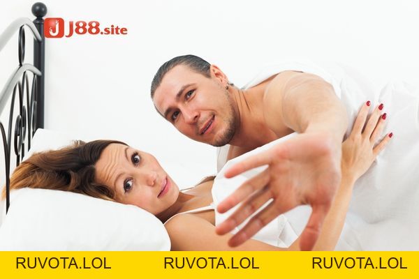 Nằm mơ thấy mình ngoại tình là điềm báo gì? Giải mã giấc mơ - RUVOTA.LOL Nằm mơ thấy mình ngoại tình là điềm báo gì? Giải mã giấc mơ - RUVOTA.LOL
