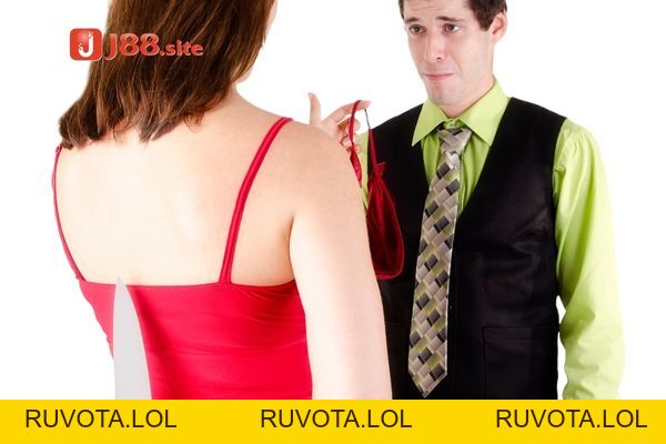 Nằm mơ thấy mình ngoại tình là điềm báo gì? Giải mã giấc mơ - RUVOTA.LOL Nằm mơ thấy mình ngoại tình là điềm báo gì? Giải mã giấc mơ - RUVOTA.LOL