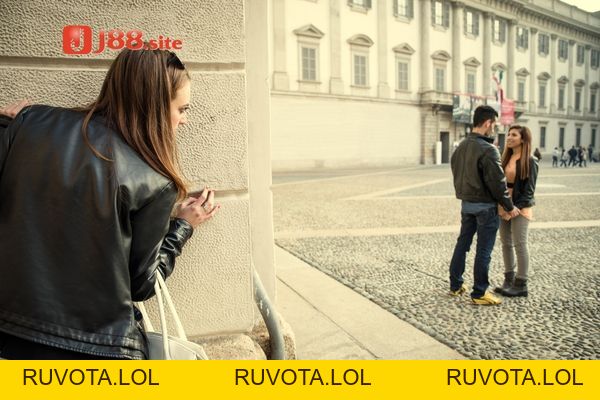 Nằm mơ thấy mình ngoại tình là điềm báo gì? Giải mã giấc mơ - RUVOTA.LOL Nằm mơ thấy mình ngoại tình là điềm báo gì? Giải mã giấc mơ - RUVOTA.LOL