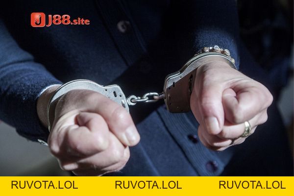 Nằm mơ thấy công an là điềm báo gì? Nên đánh con mấy? - RUVOTA.LOL